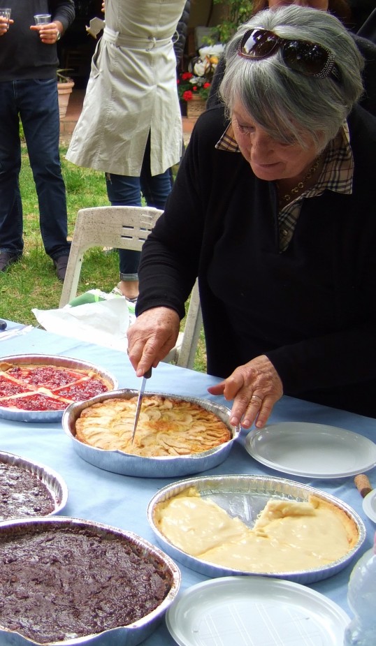 Chianti, Roberta dishing the dolci